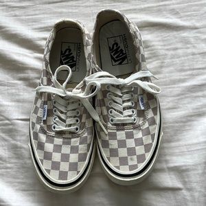 Vans women’s 8 checkered purple